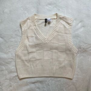 H&M Cream Cropped V-Neck Jacquard-Knit Sweater Vest Medium Fall Chic Old Money